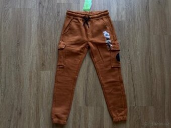 NOVÉ klučičí tepláky 134/140 (8-10 let)