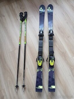 Juniorské lyže Fischer RC4-135 +hůlky