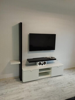 Ikea TV stolek a stěna