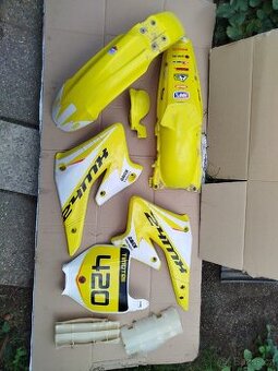 Plasty Suzuki RMZ 250 2006