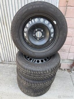 Zimne pneumatiky 205/60 R16 na diskoch 5x115 OPEl Astra