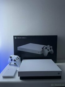 Xbox One X 1TB - Robot White Edition + 2TB Seagate disk