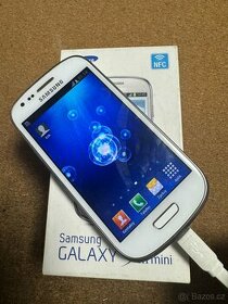Samsung Galaxy S3 mini s nabijeckou - 1