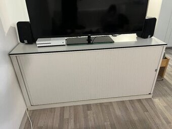 Skrinka pod televizor