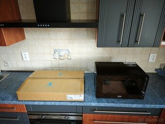 Mikrovlná trouba BEKO + rámeček BEKO.