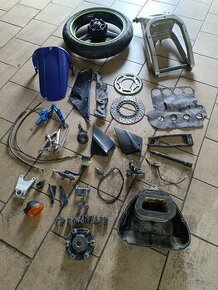 Yamaha R1 díly rok 00