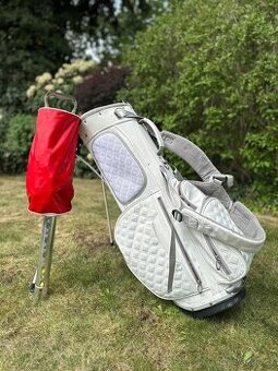 ⛳ TaylorMade golfový bag + sběrač plný míčků ZDARMA