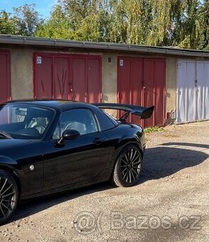univerzalni polohovatelne kridlo na auto