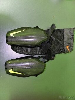 Prodám chrániče Nike - 1