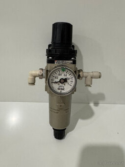 Regulátor tlaku SMC AW30-03BG-2