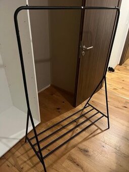 3x věšáky / organizér / stojany na oblečení