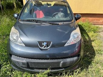 Prodám peugeot 107,AC,70.000km.Benzin,5-ti dveř.dovoz