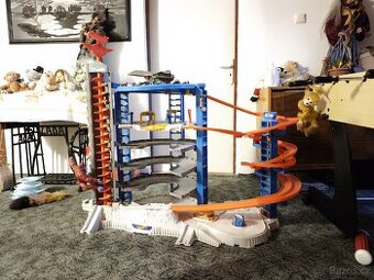 Hotwheels draha garáž