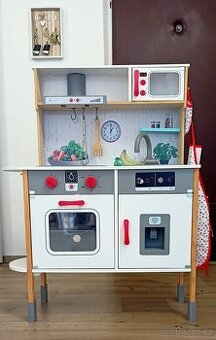 Dětská kuchyňka dřevěná