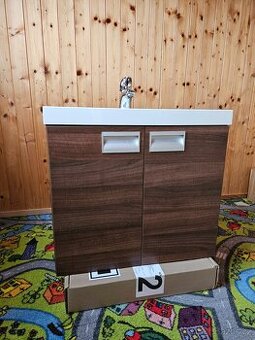 Koupelnová skříň s umyvadlem.