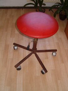 Retro poličky, stolky, slunečník, schránky, botník, suš