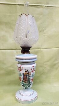 Krásná, velká starožitná petrolejová lampa