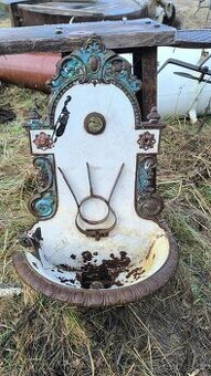 Starožitná zahradní výlevka litinová