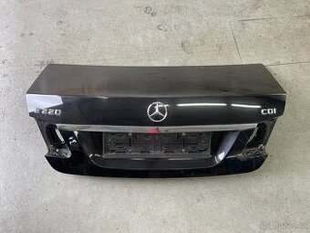 Zadní kapota víko kufru sedan Mercedes W212