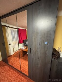 Šatní skříň - Břeclav - spěchá