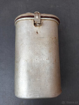 Stará hliníková nádoba