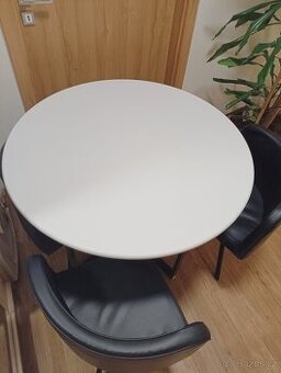 Stůl se židlemi - 1
