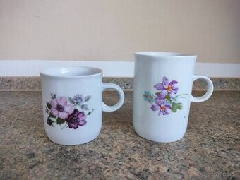 Dva hrníčky na kávu a čaj,