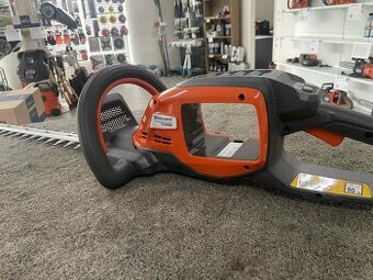 Aku nůžky na živý plot Husqvarna 215iHD45