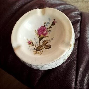 Malovaný popelníček