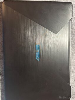 Asus herní notebook