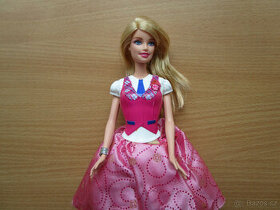 Krásná Barbie s korunkou a náramkem. Má 2 šaty aj. Mattel - 1