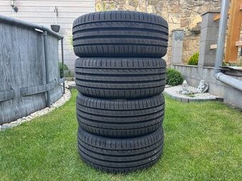 245/45 R18