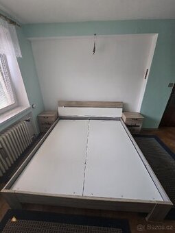 Manželská postel + noční stolky + TV stolek