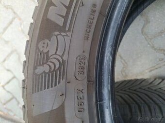 235/55 R18 104H