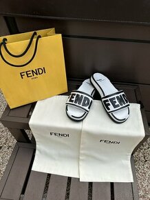 Nové pantofle Fendi