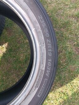 235/50/19 103W kumho