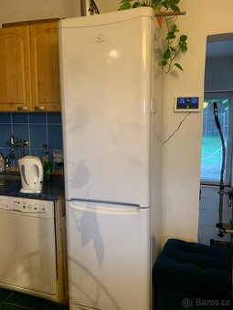 Lednička Indesit