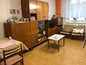 Nábytková stěna 70.léta František Mezuláník