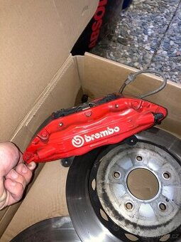 Brzdice Brembo. Brzdy predni trmeny lancer evolution
