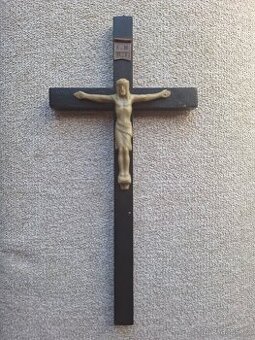Dřevěný závěsný kříž