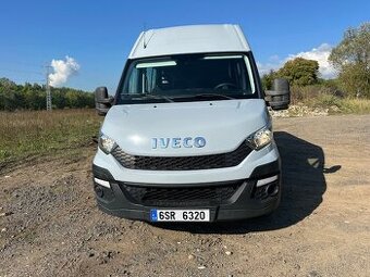 IVECO DAILY 3.0 HI-MATIC 5 MÍST 125 kW TAŽNÉ ZAŘÍZENÍ.