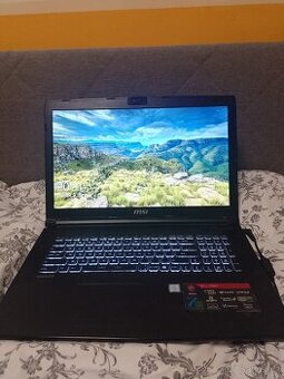 Laptop s Windows 10,Je dobrý.