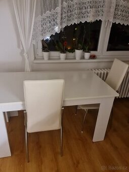 Jídelní  stůl a židle