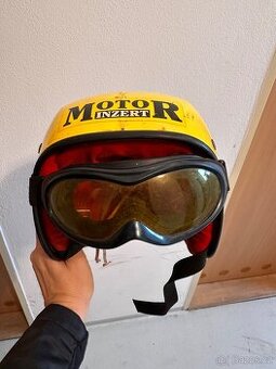 Retro přilba s brýlemi