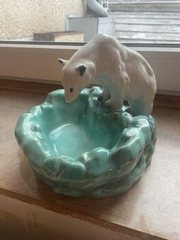 Popelník s medvědem