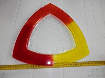 Velmi starý skleněný tác.