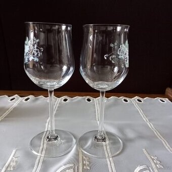 Sklenky na víno - 2 kusy