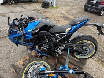 Suzuki GSX 8R, 61kw rv:2024/9 najeto:12tis havarované