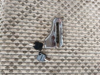 Zámek předního kola