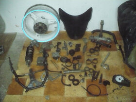 suzuki gsx r 600-02-DÍLY